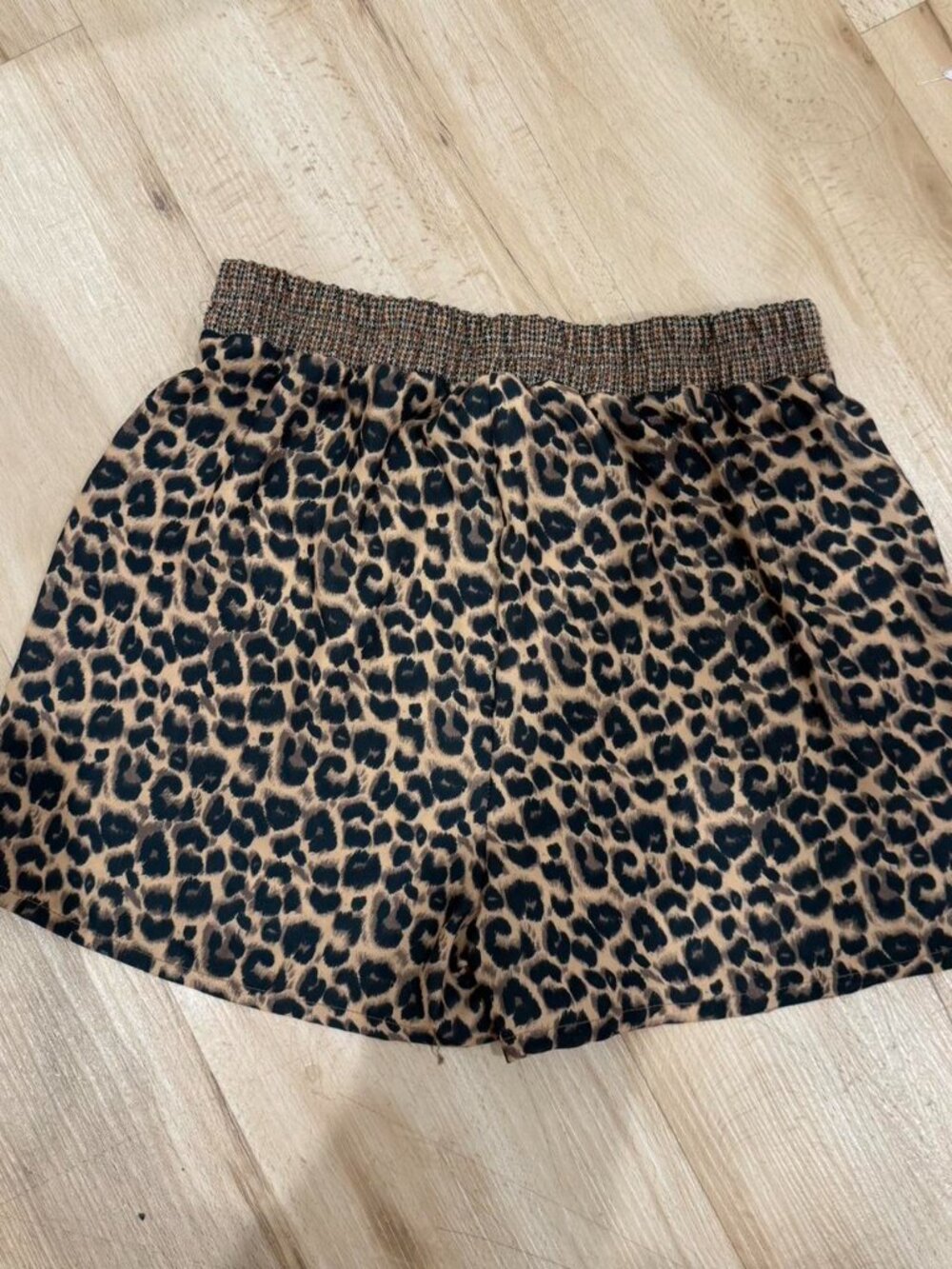 Handover Shorts - Picture 2 of 2